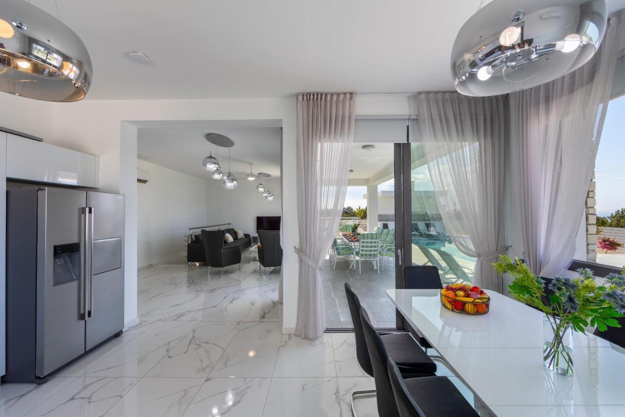 Villa Pleiades Paphos Extérieur photo